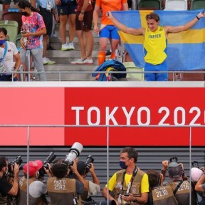 b体育官网-小杜锁定冠军挑战世界纪录 田坛“新旋风”势不可挡