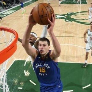 b体育下载-约基奇欲做当代邓肯！全能内线不爱MVP更想冲冠