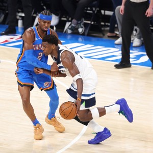 比尔·西蒙斯：爱德华兹是现役前5 他觉得自己比亚历山大更强